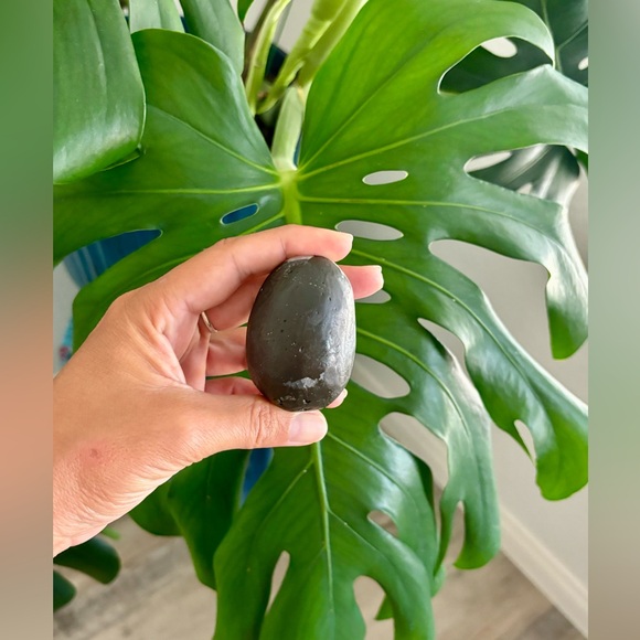 Amethyst Egg - Picture 3 of 4